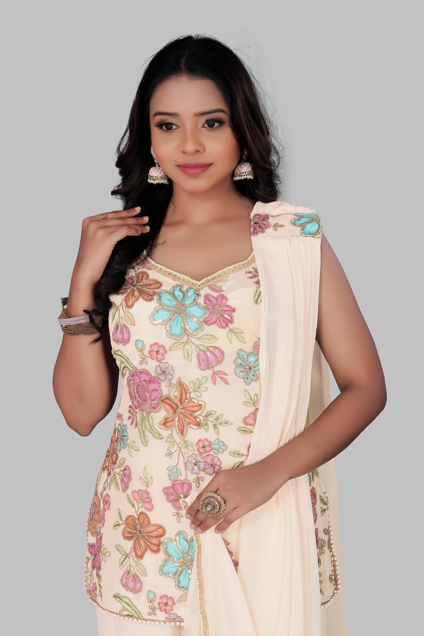Cream Floral Embroidered Indo-Western Palazzo Set – Sleeveless Pastel Kurti with Wide-Leg Georgette Trousers & Scalloped Lace
