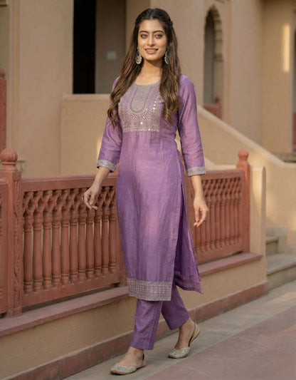 Women's Purple Cotton Blend Embroidered Straight Kurta
