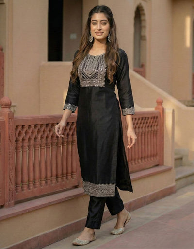 Women's Black Cotton Blend Embroidered Straight Kurta