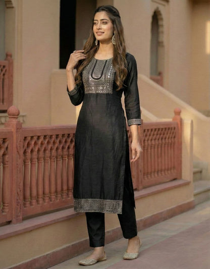 Women's Black Cotton Blend Embroidered Straight Kurta