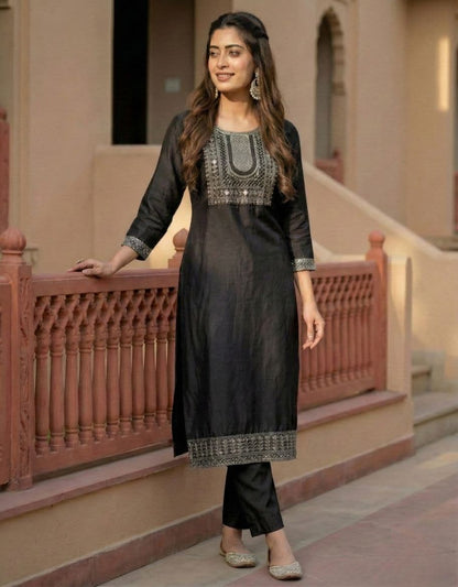 Women's Black Cotton Blend Embroidered Straight Kurta