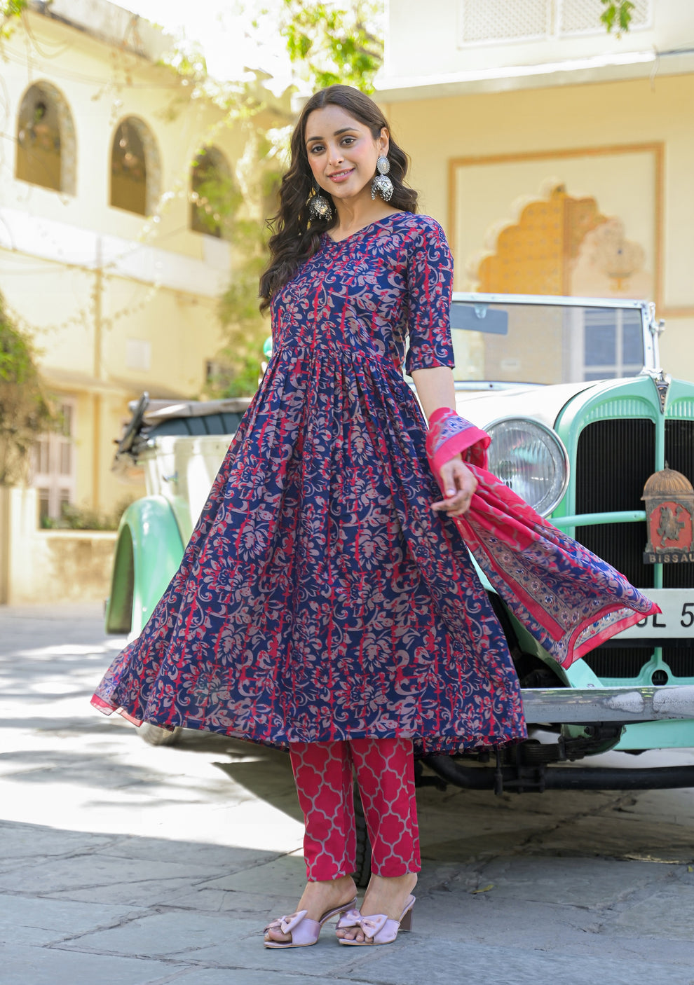 Women's Blue Embroidered Straight Suit Set with Trousers