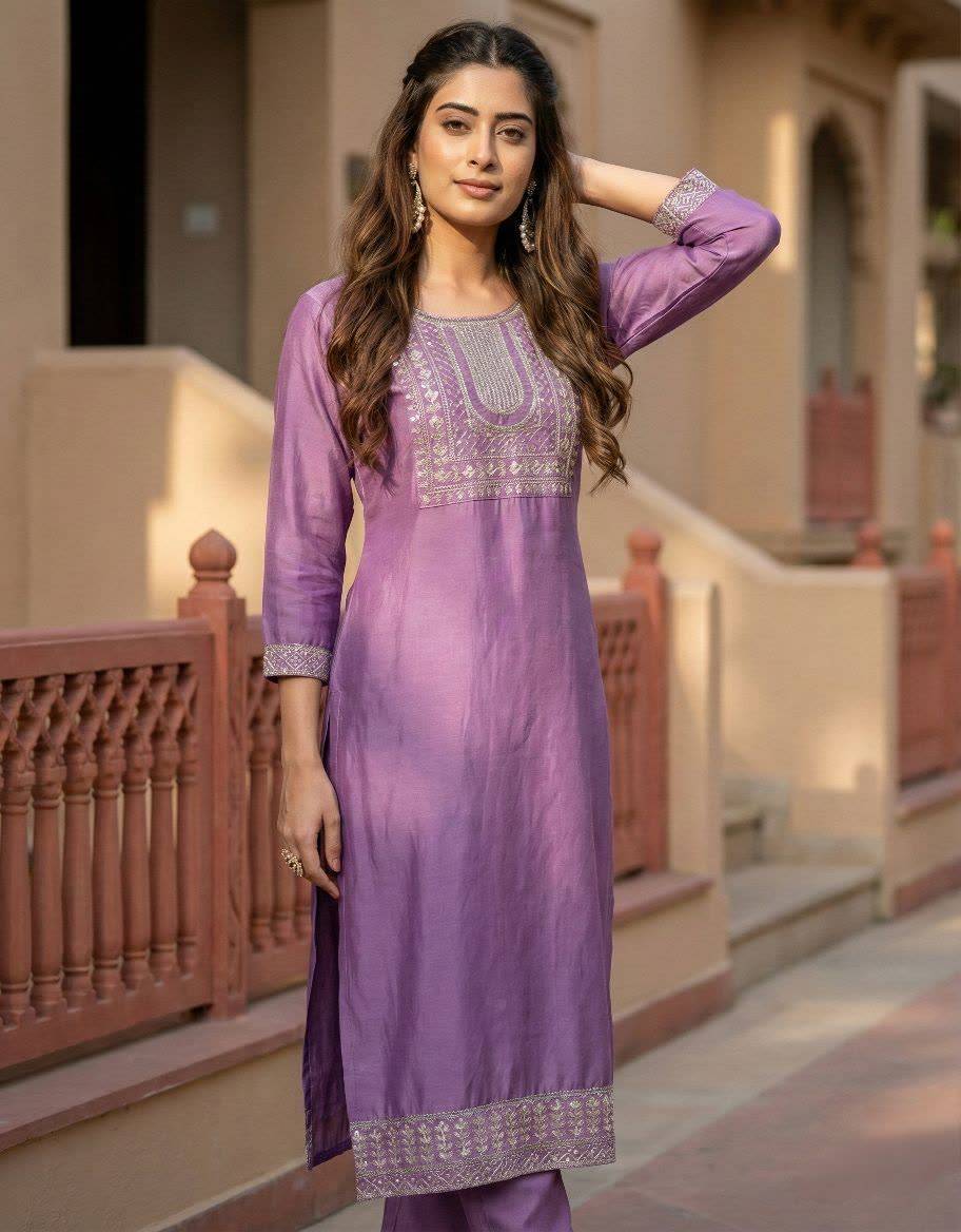 Women's Purple Cotton Blend Embroidered Straight Kurta