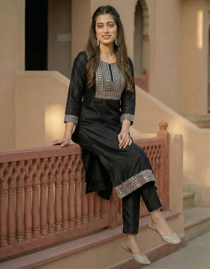 Women's Black Cotton Blend Embroidered Straight Kurta